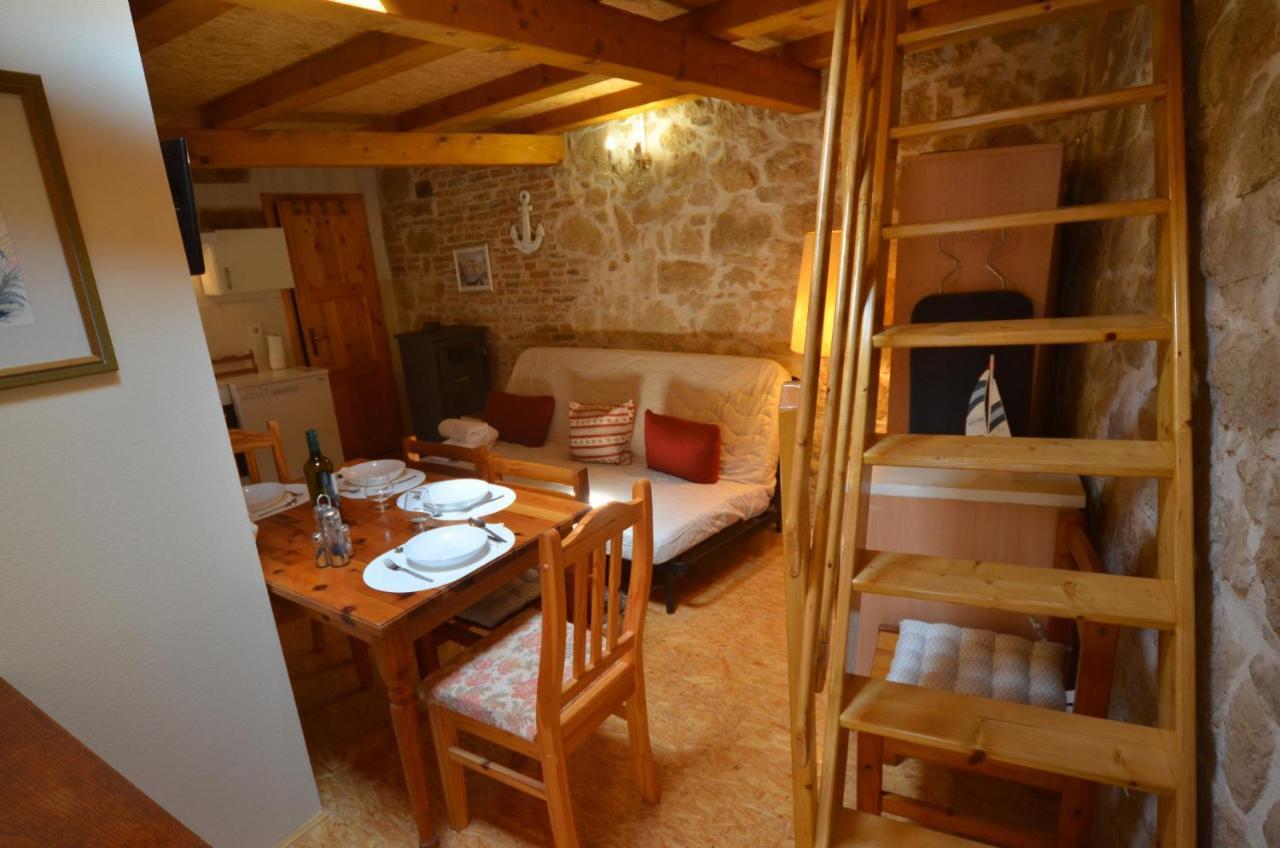 Studio Apartment La Maison De Catherine โรวีน ภายนอก รูปภาพ