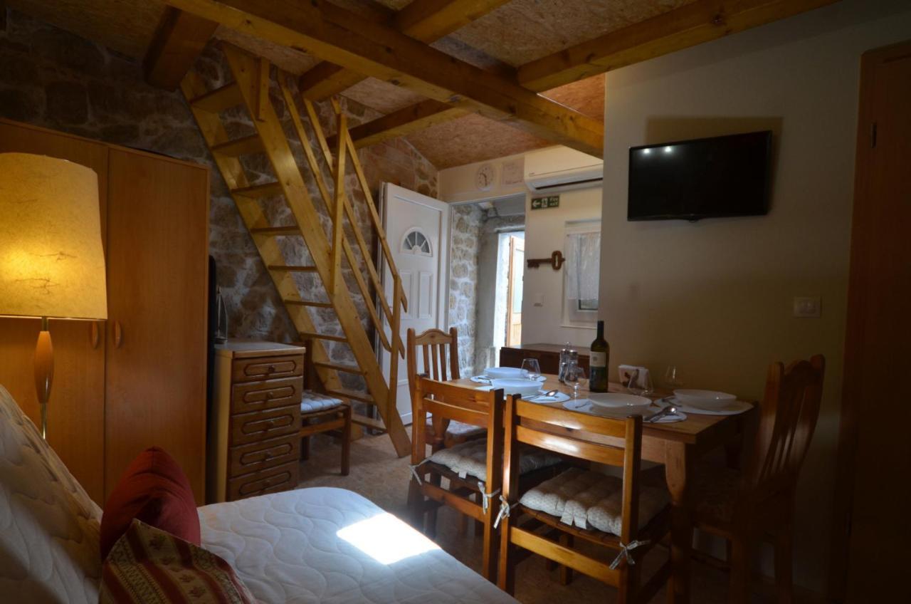 Studio Apartment La Maison De Catherine โรวีน ภายนอก รูปภาพ