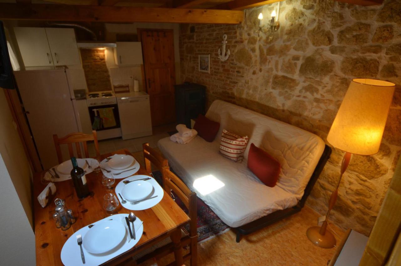 Studio Apartment La Maison De Catherine โรวีน ภายนอก รูปภาพ