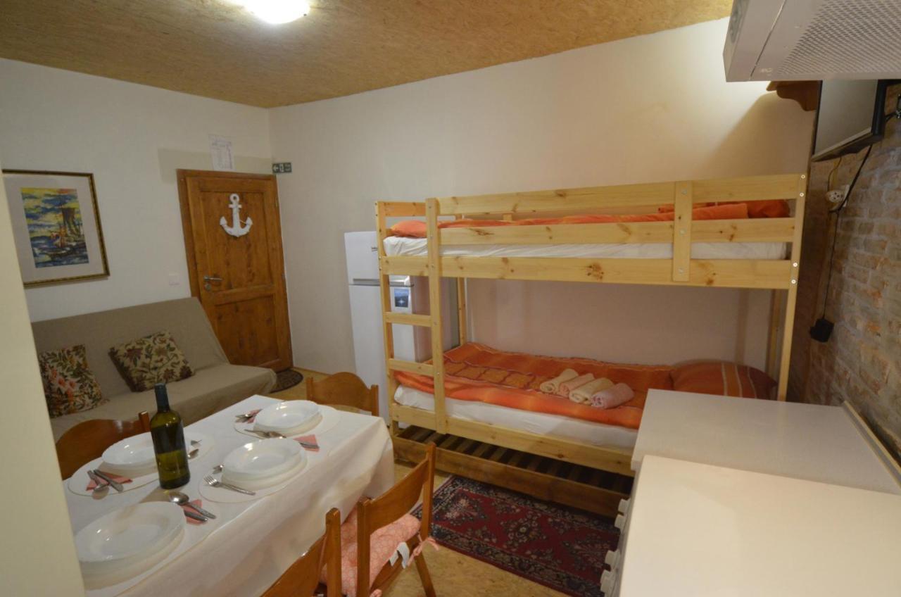 Studio Apartment La Maison De Catherine โรวีน ภายนอก รูปภาพ