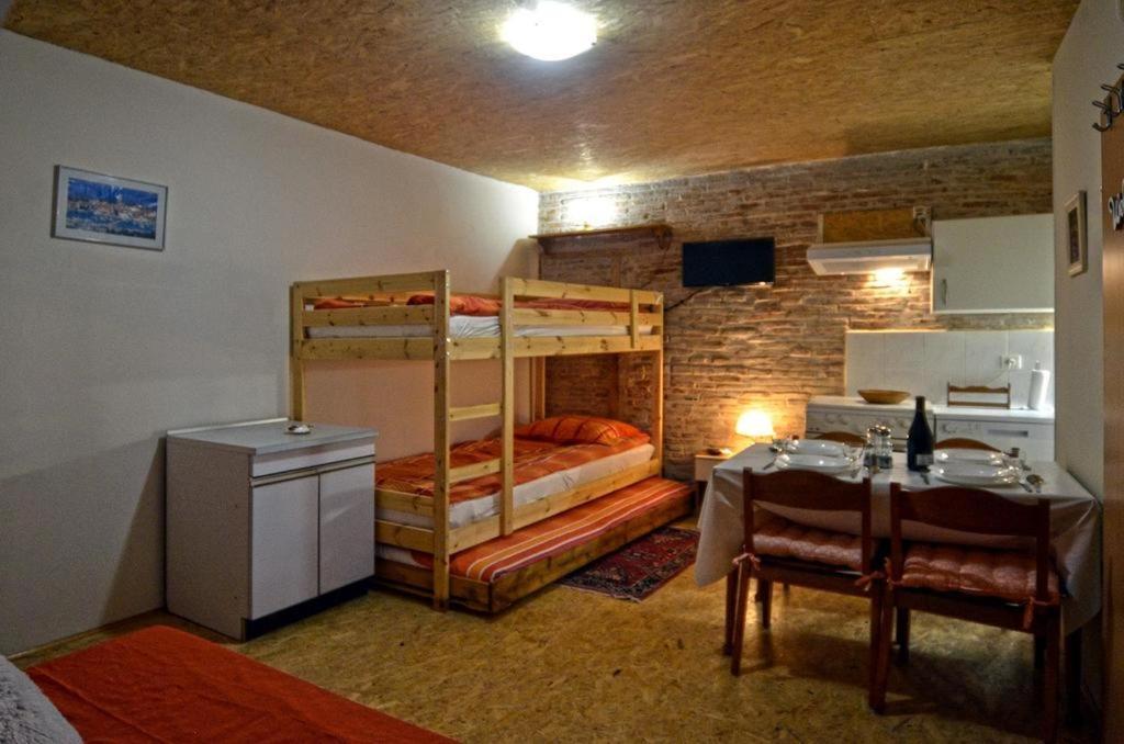 Studio Apartment La Maison De Catherine โรวีน ภายนอก รูปภาพ
