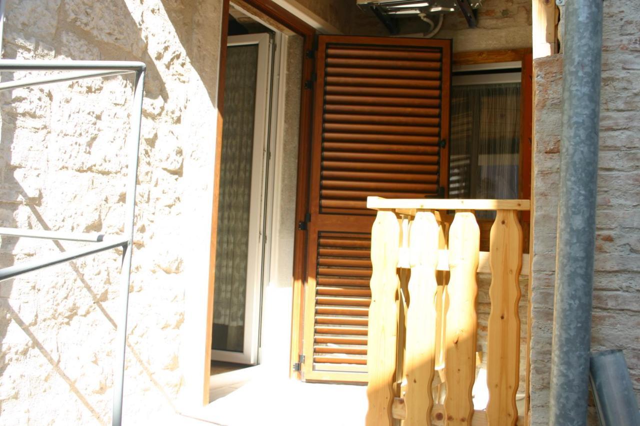 Studio Apartment La Maison De Catherine โรวีน ภายนอก รูปภาพ