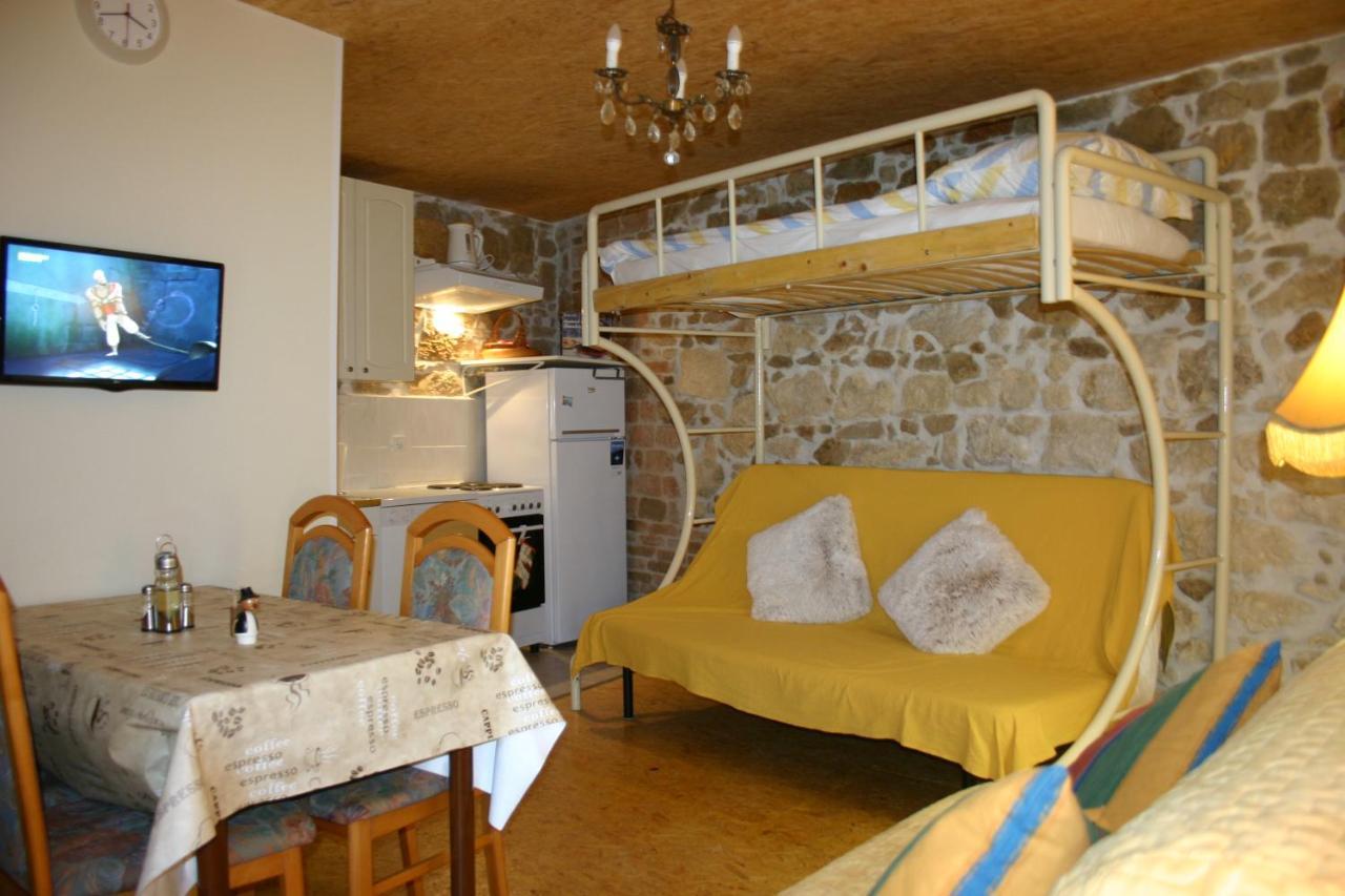 Studio Apartment La Maison De Catherine โรวีน ภายนอก รูปภาพ