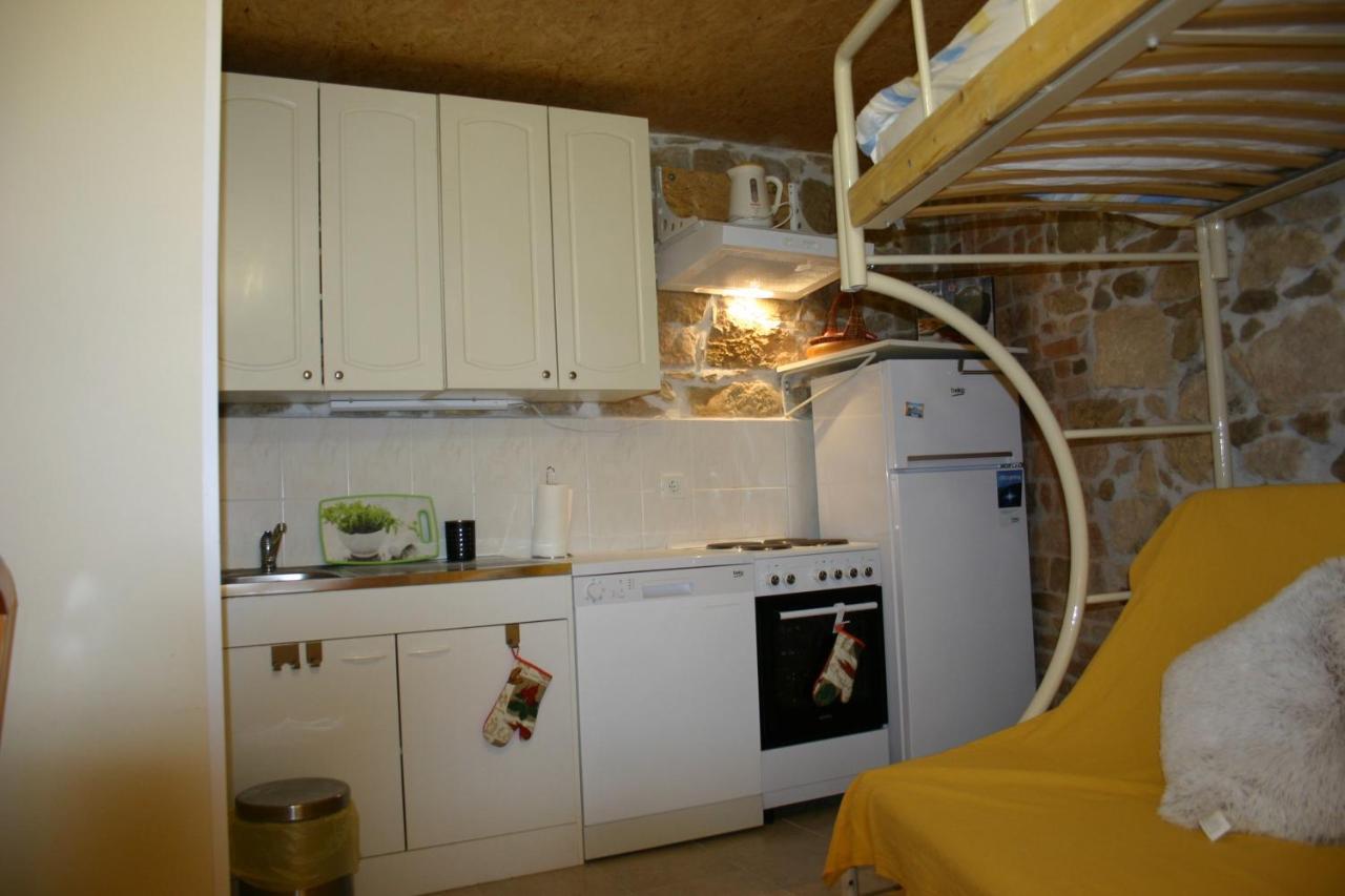 Studio Apartment La Maison De Catherine โรวีน ภายนอก รูปภาพ