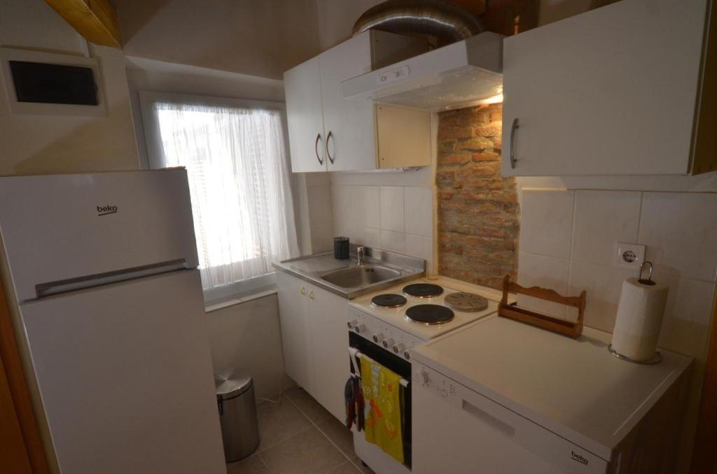 Studio Apartment La Maison De Catherine โรวีน ภายนอก รูปภาพ