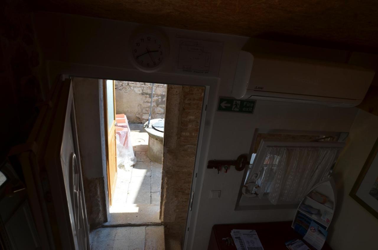 Studio Apartment La Maison De Catherine โรวีน ภายนอก รูปภาพ