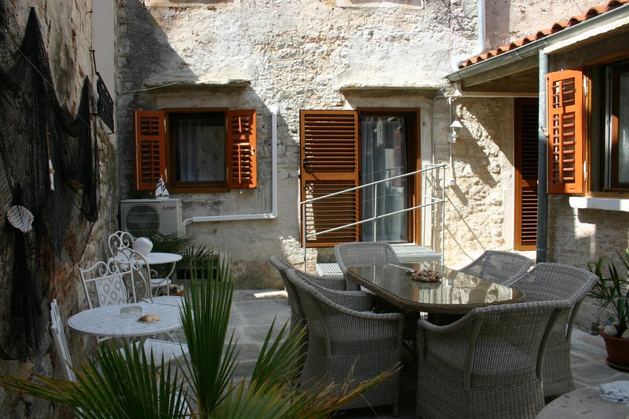 Studio Apartment La Maison De Catherine โรวีน ภายนอก รูปภาพ