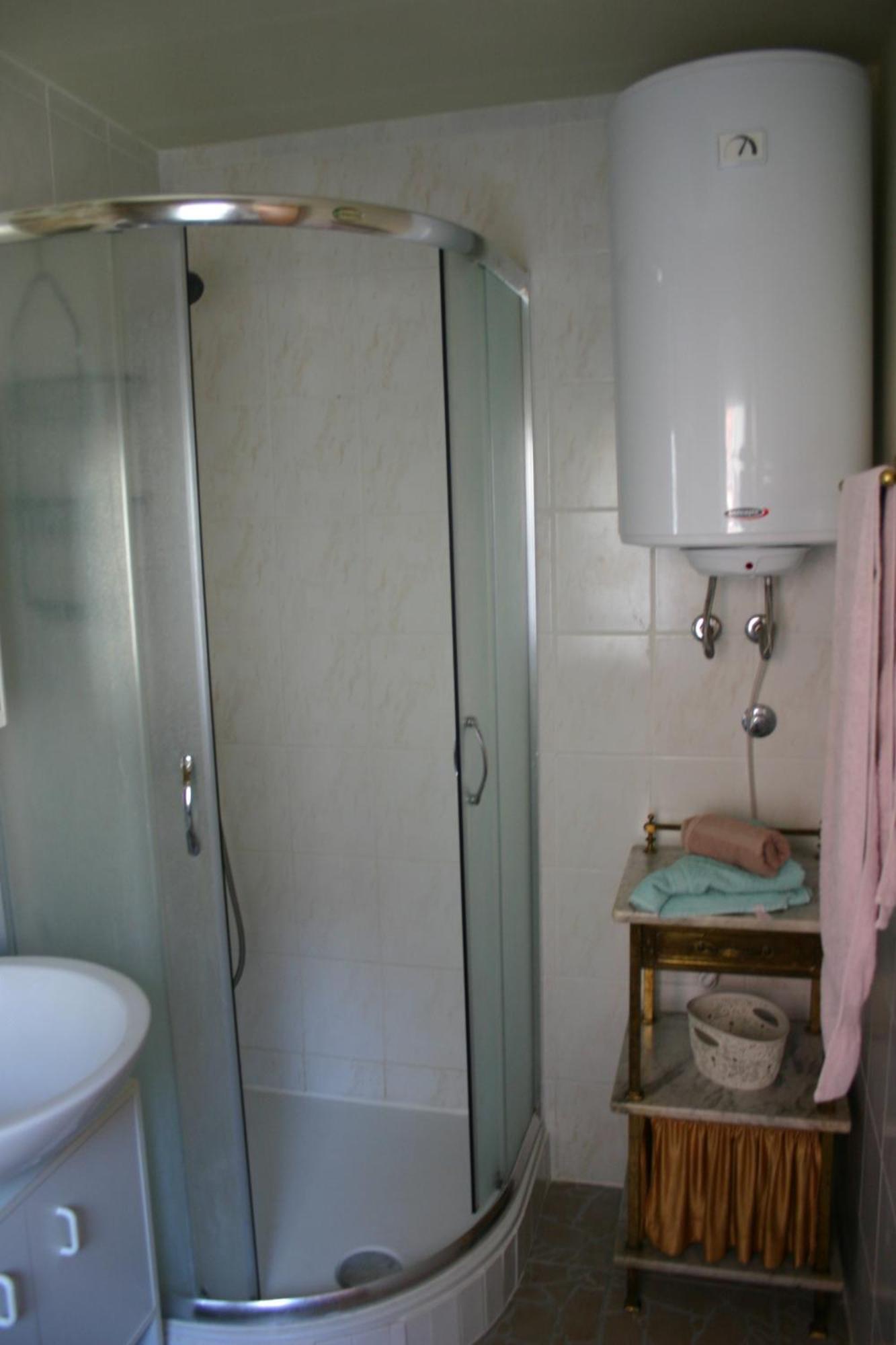 Studio Apartment La Maison De Catherine โรวีน ภายนอก รูปภาพ