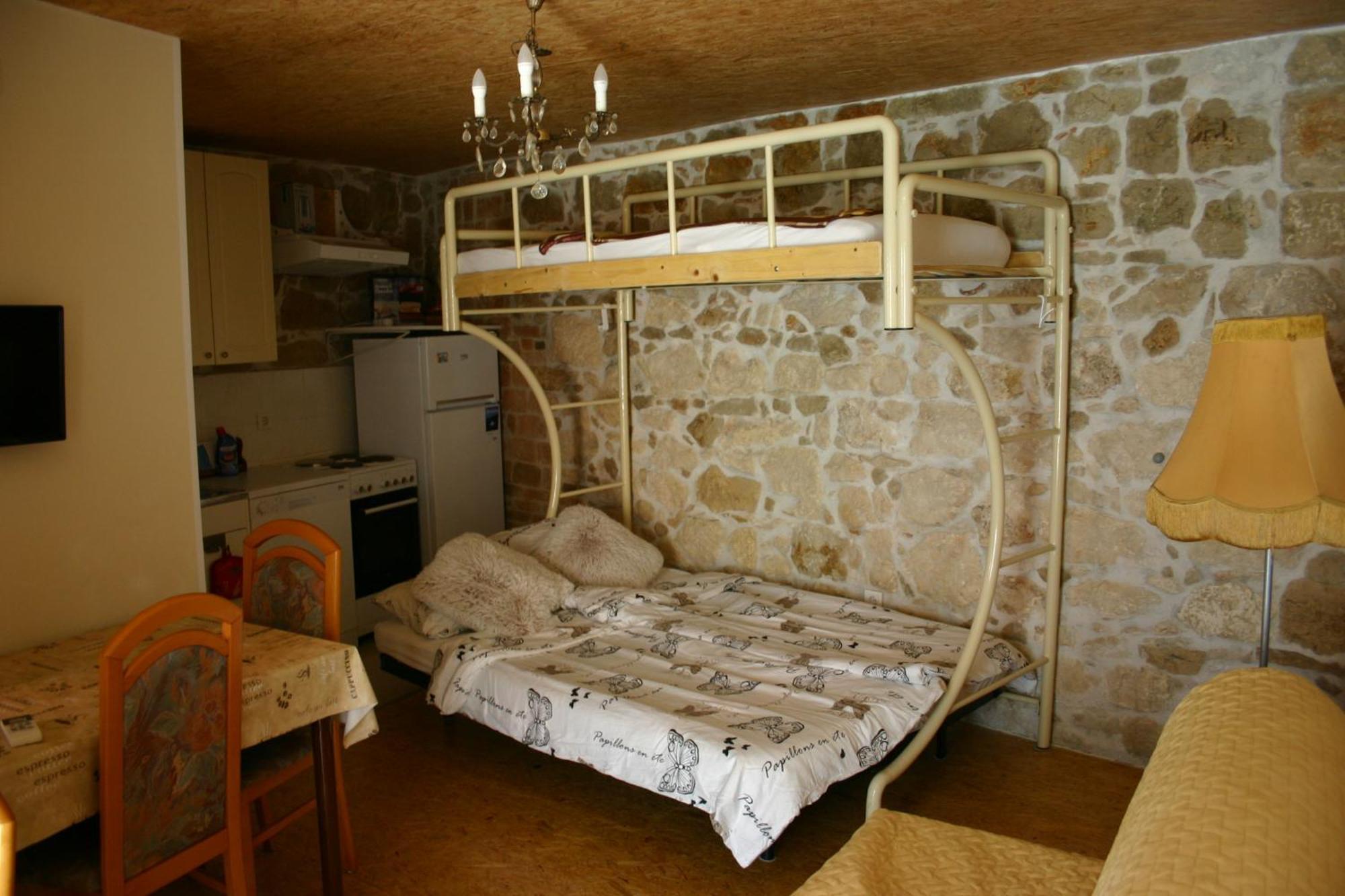 Studio Apartment La Maison De Catherine โรวีน ภายนอก รูปภาพ